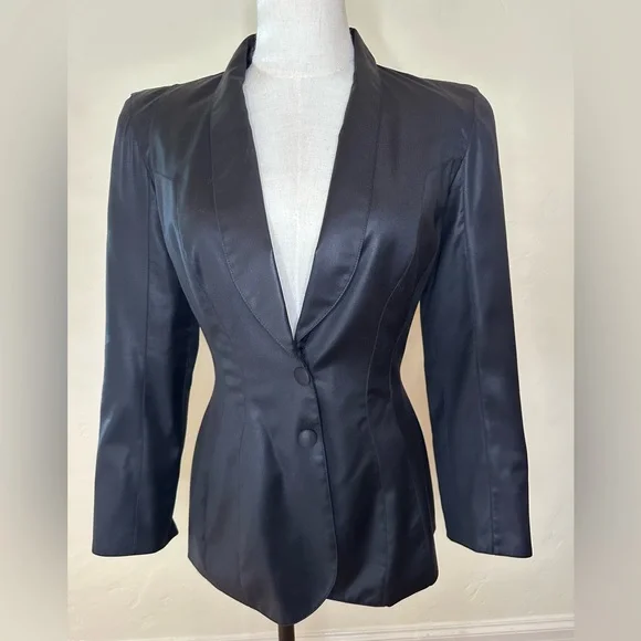 Thierry Mugler black blazer w/shoulder pads and covered buttons Size 38 (US 6)